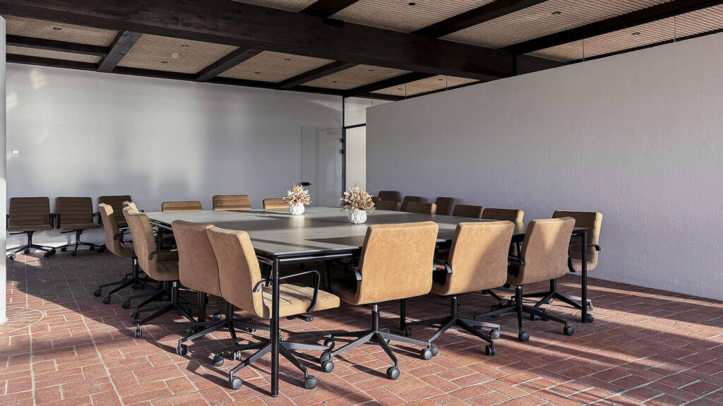 Mødelokale lige ned til Limfjorden med udsigt til vandet.