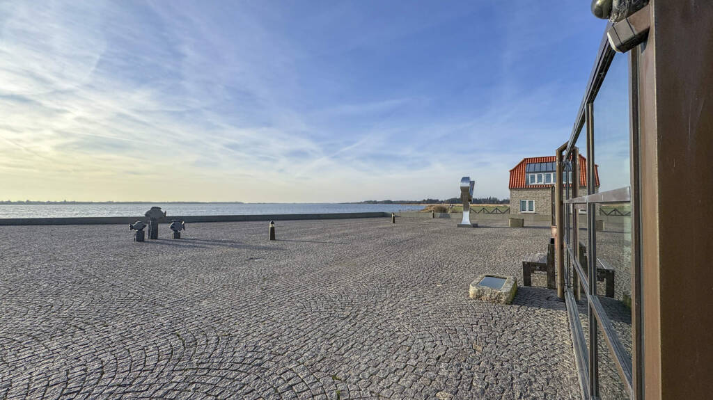 Terrasse lige ned til Limfjorden